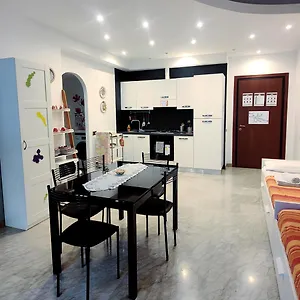 Appartamento For - - Metro B, Roma
